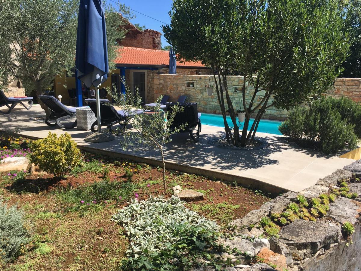 Holiday Home Ava1 With Pool & Holiday Home Ava2 With Whirlpool Baderna Exterior photo