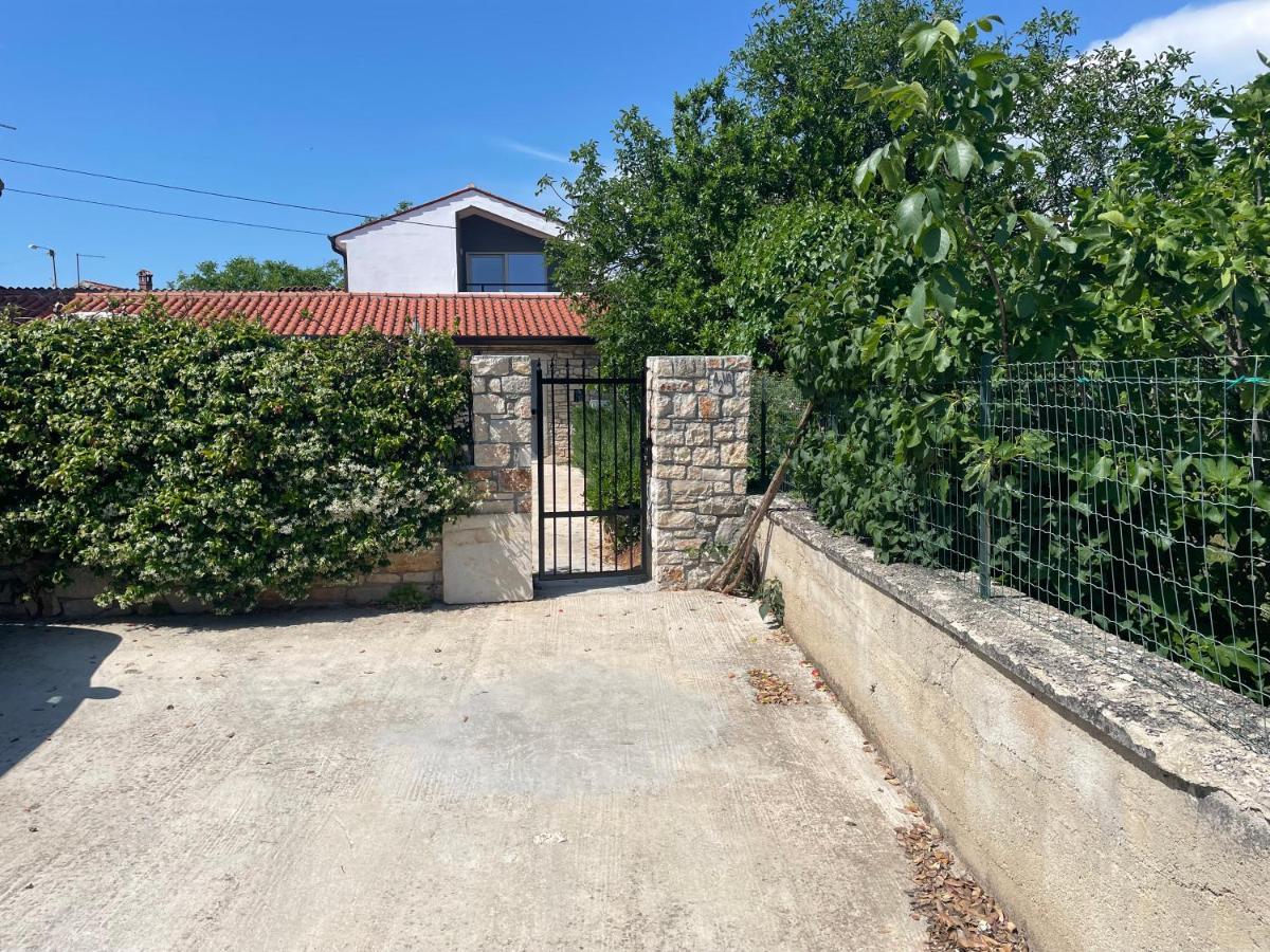 Holiday Home Ava1 With Pool & Holiday Home Ava2 With Whirlpool Baderna Exterior photo