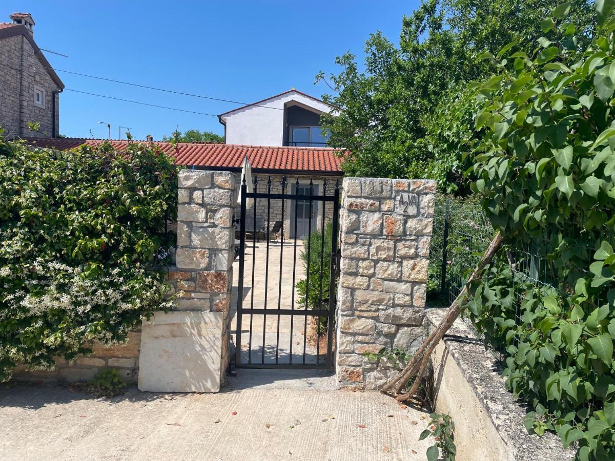 Holiday Home Ava1 With Pool & Holiday Home Ava2 With Whirlpool Baderna Exterior photo