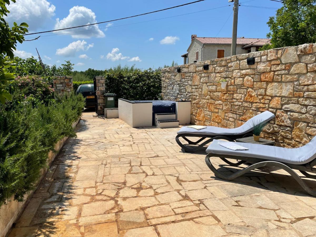 Holiday Home Ava1 With Pool & Holiday Home Ava2 With Whirlpool Baderna Exterior photo